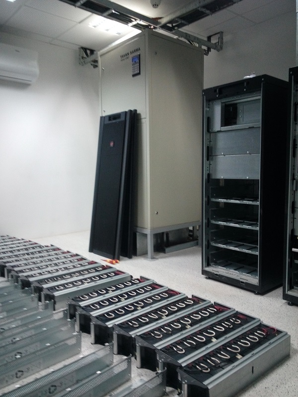 نصب و تجهیز یو پی اس توسط شرکت پژواک سامانه قاصدک