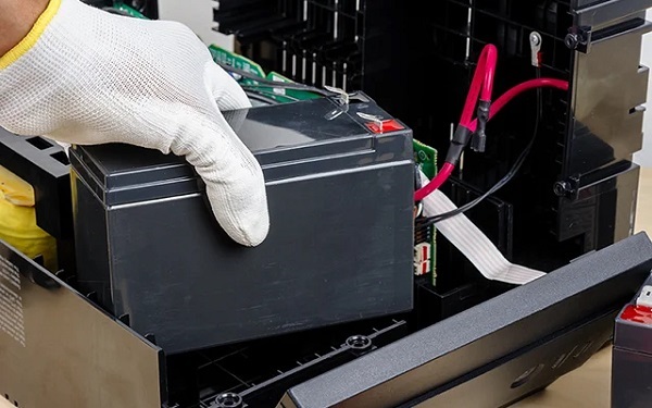 نصب باتری یو پی اس