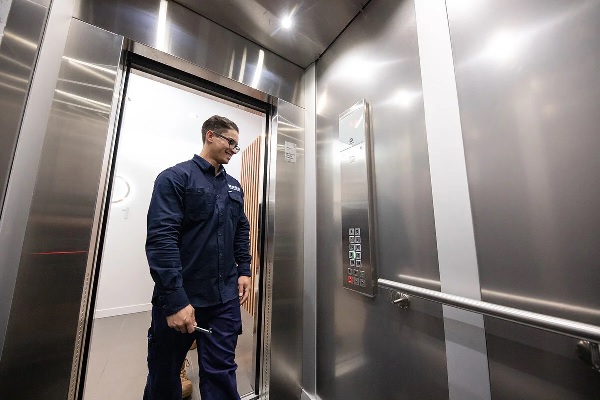 نصب یو پی اس آسانسور